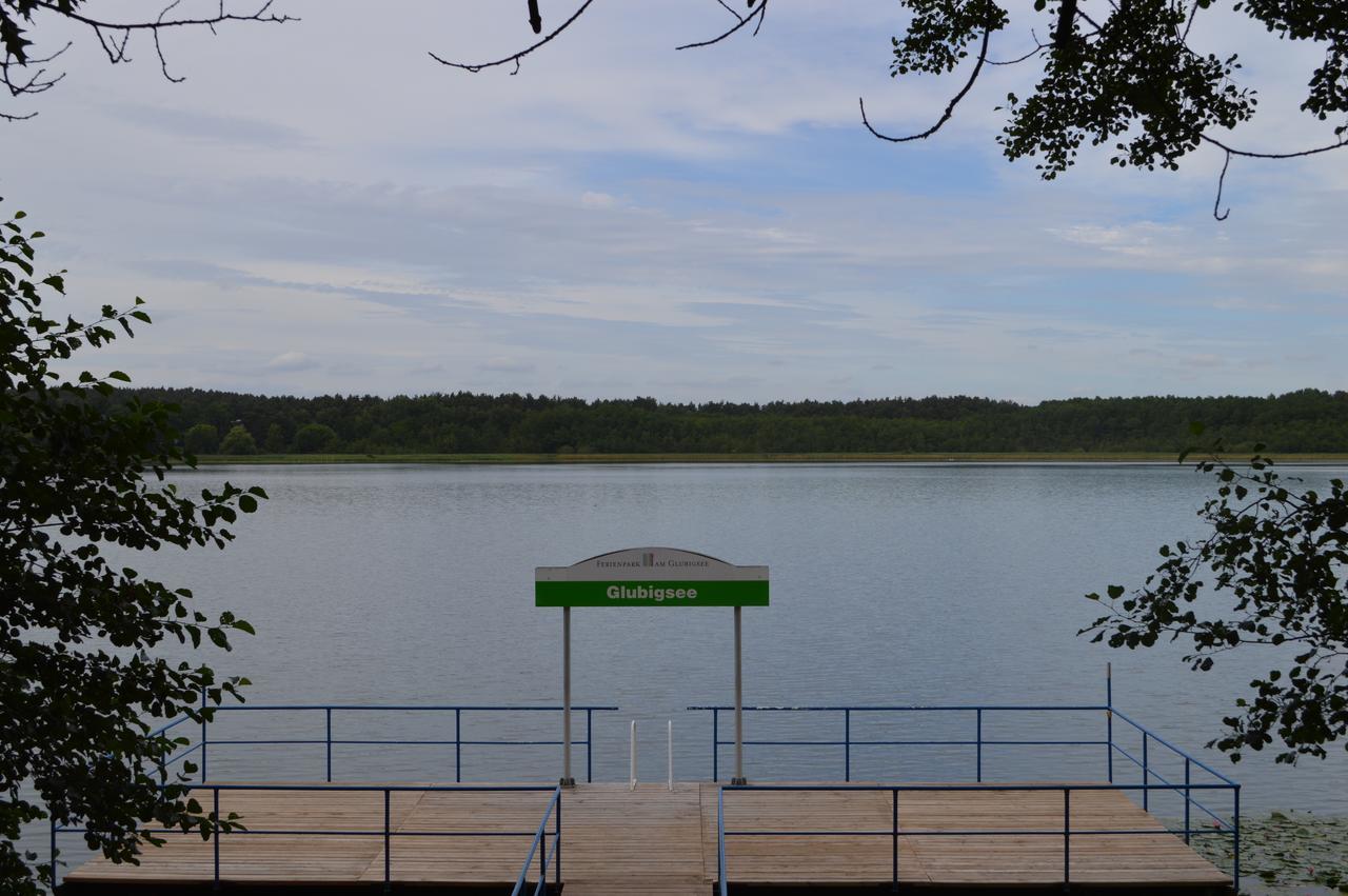 Ferienpark Am Glubigsee ヴェンディッシュ・リーツ エクステリア 写真